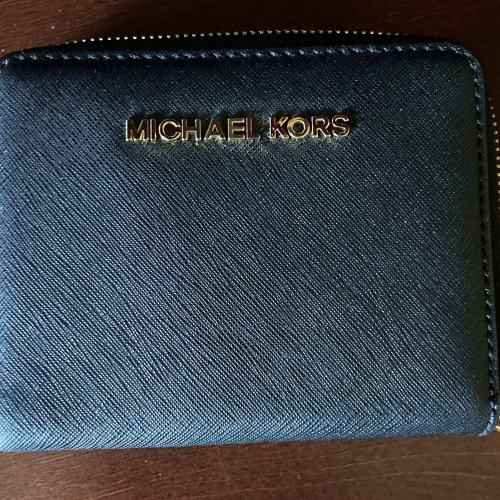 Michael Kors Zip Around Small Wallet